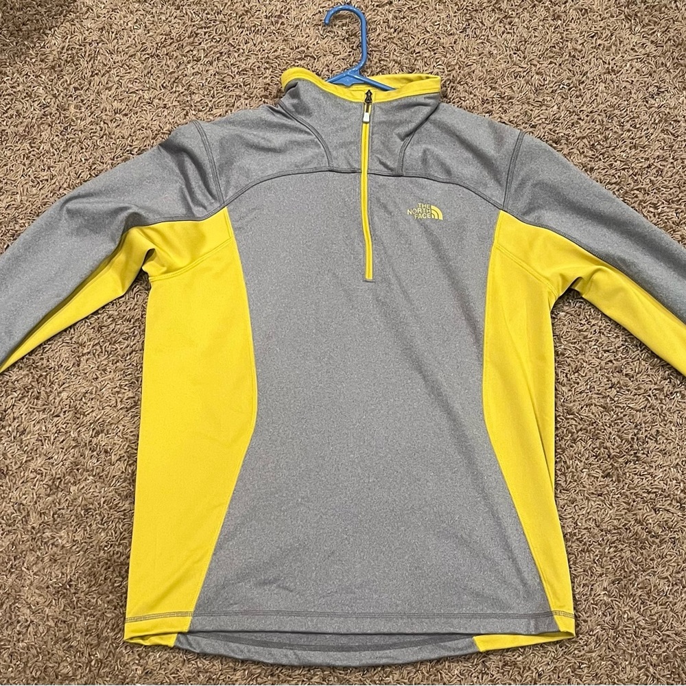 Mens North Face Zip-Up. Size Medium.